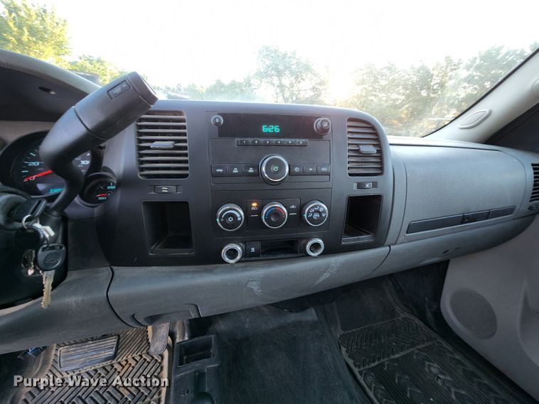 image for item MK9112 2010 Chevrolet Silverado 1500  Ext. Cab pickup truck