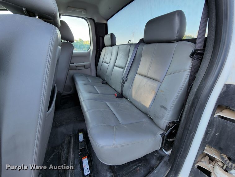 image for item MK9112 2010 Chevrolet Silverado 1500  Ext. Cab pickup truck