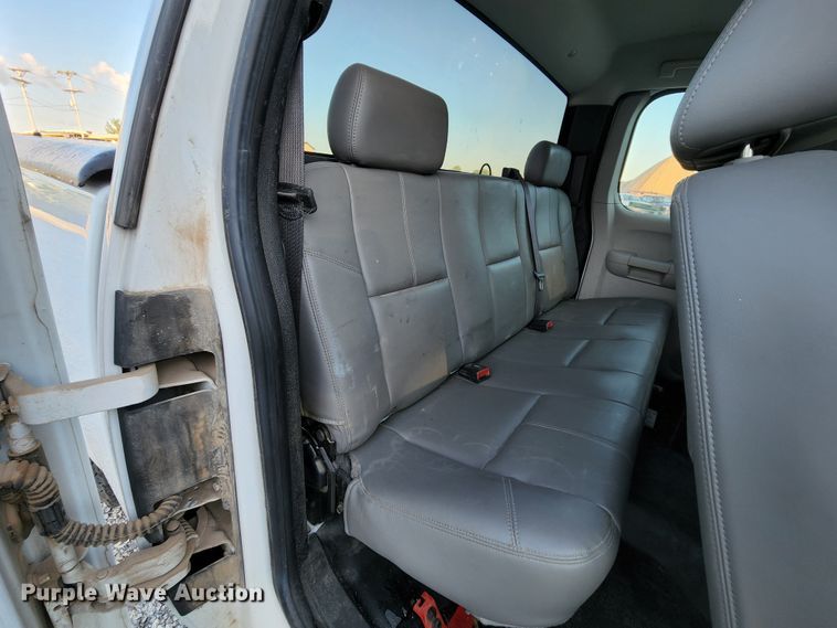 image for item MK9112 2010 Chevrolet Silverado 1500  Ext. Cab pickup truck