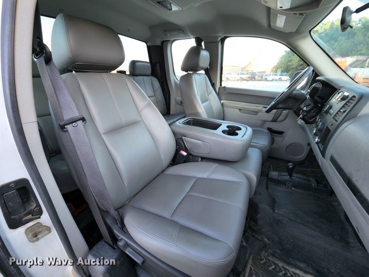 image for item MK9112 2010 Chevrolet Silverado 1500  Ext. Cab pickup truck