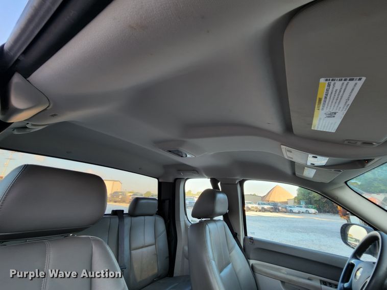 image for item MK9112 2010 Chevrolet Silverado 1500  Ext. Cab pickup truck