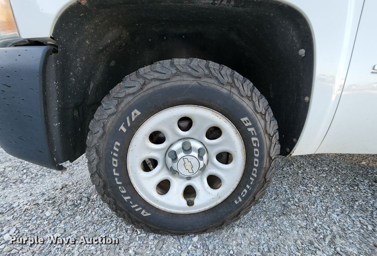 image for item MK9112 2010 Chevrolet Silverado 1500  Ext. Cab pickup truck