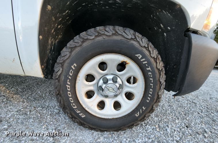 image for item MK9112 2010 Chevrolet Silverado 1500  Ext. Cab pickup truck