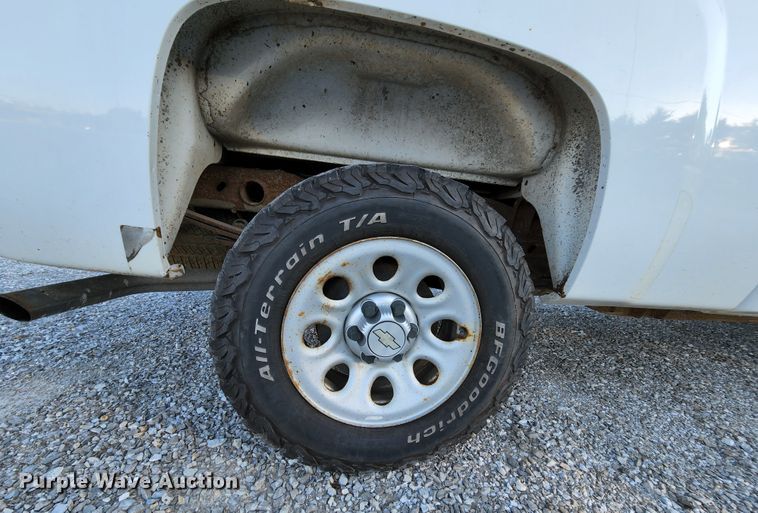 image for item MK9112 2010 Chevrolet Silverado 1500  Ext. Cab pickup truck