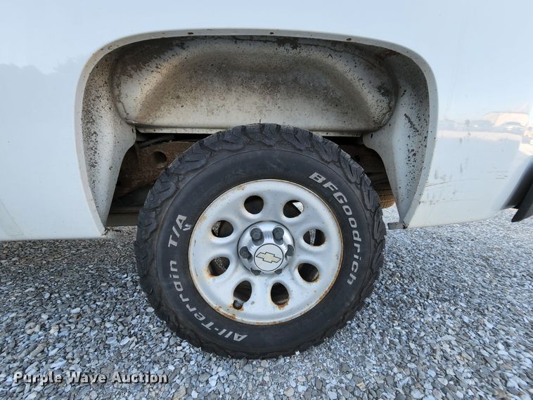 image for item MK9112 2010 Chevrolet Silverado 1500  Ext. Cab pickup truck