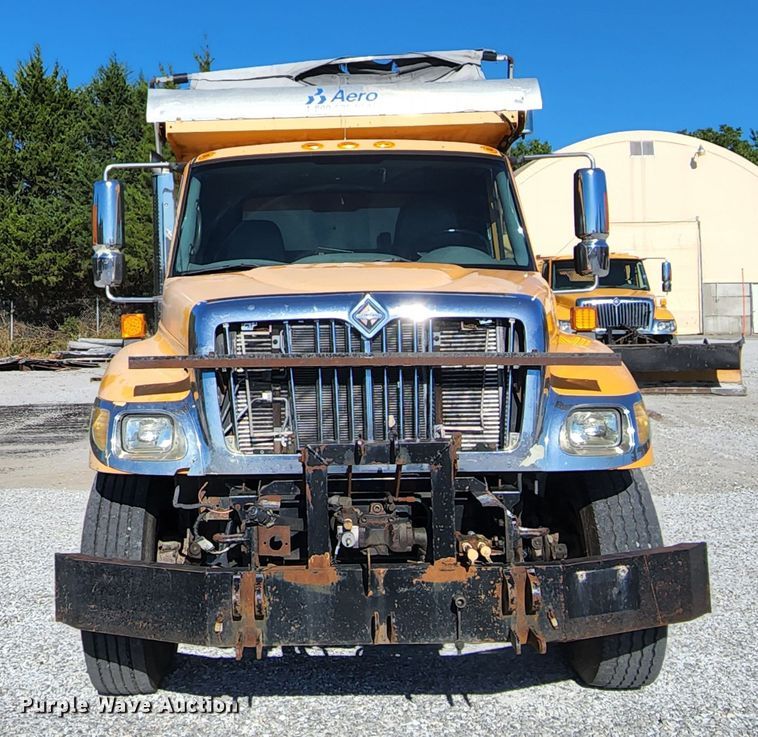 image for item MK9113 2006 International 7500  dump truck