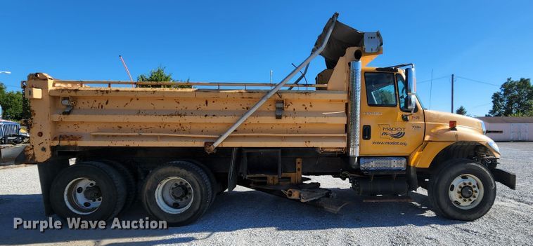 image for item MK9113 2006 International 7500  dump truck
