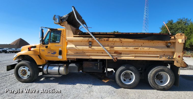 image for item MK9113 2006 International 7500  dump truck