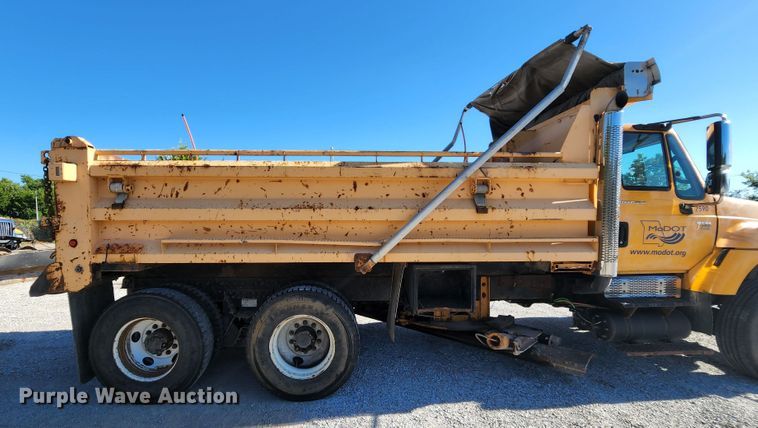 image for item MK9113 2006 International 7500  dump truck