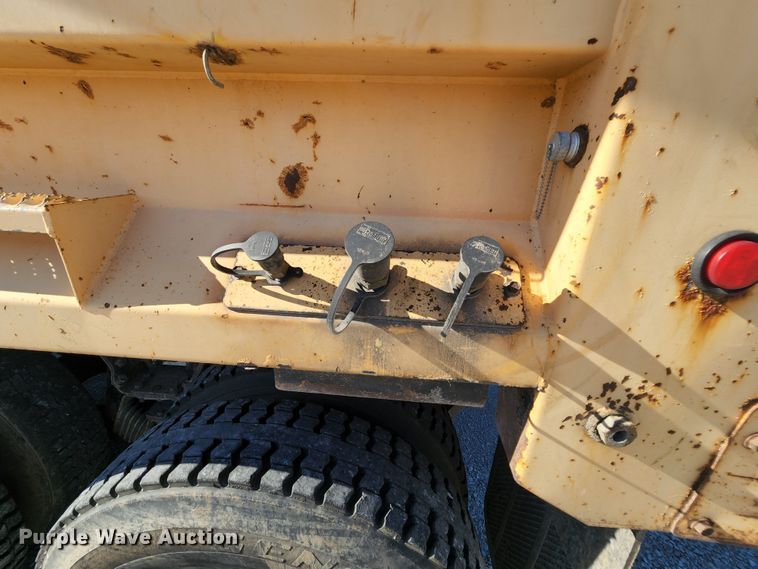 image for item MK9113 2006 International 7500  dump truck