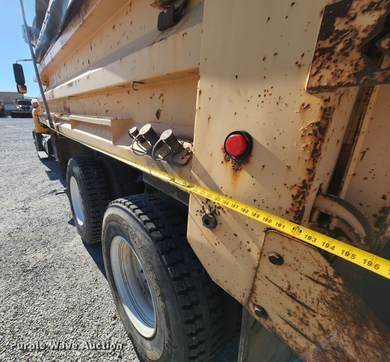 image for item MK9113 2006 International 7500  dump truck