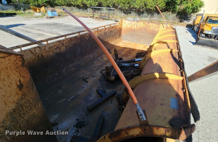 image for item MK9113 2006 International 7500  dump truck