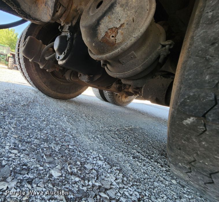 image for item MK9113 2006 International 7500  dump truck