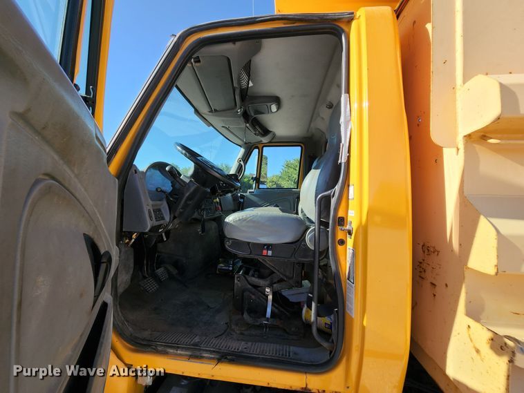 image for item MK9113 2006 International 7500  dump truck