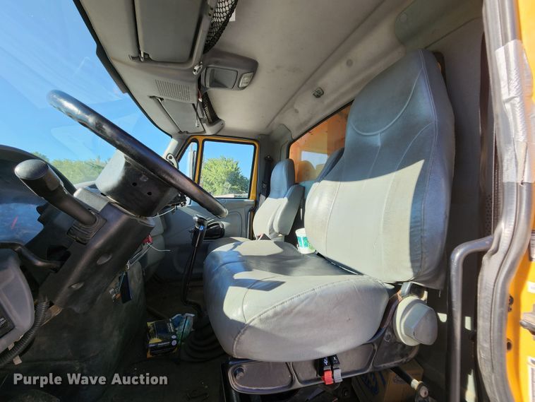 image for item MK9113 2006 International 7500  dump truck