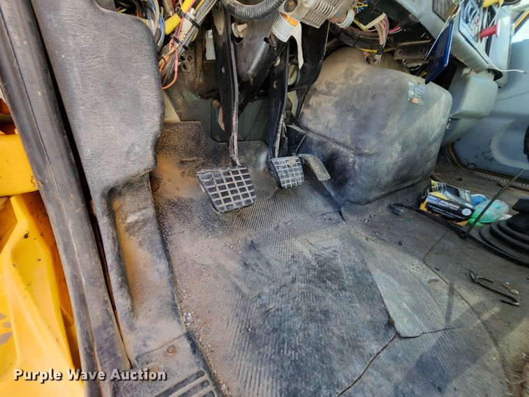 image for item MK9113 2006 International 7500  dump truck