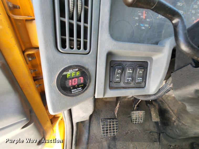 image for item MK9113 2006 International 7500  dump truck