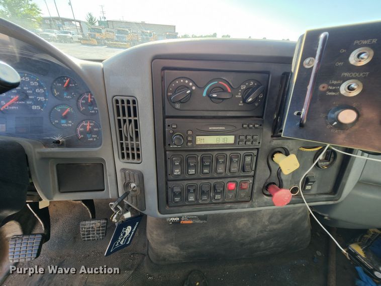 image for item MK9113 2006 International 7500  dump truck