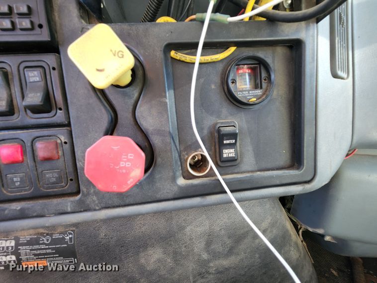 image for item MK9113 2006 International 7500  dump truck