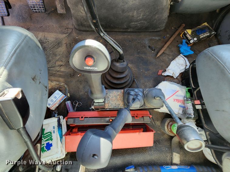 image for item MK9113 2006 International 7500  dump truck