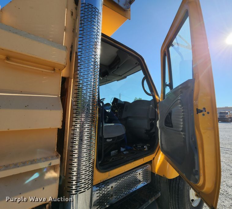 image for item MK9113 2006 International 7500  dump truck