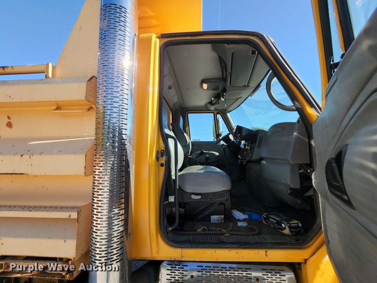 image for item MK9113 2006 International 7500  dump truck