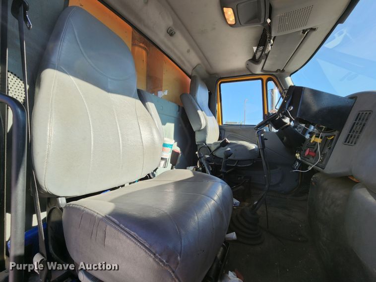 image for item MK9113 2006 International 7500  dump truck