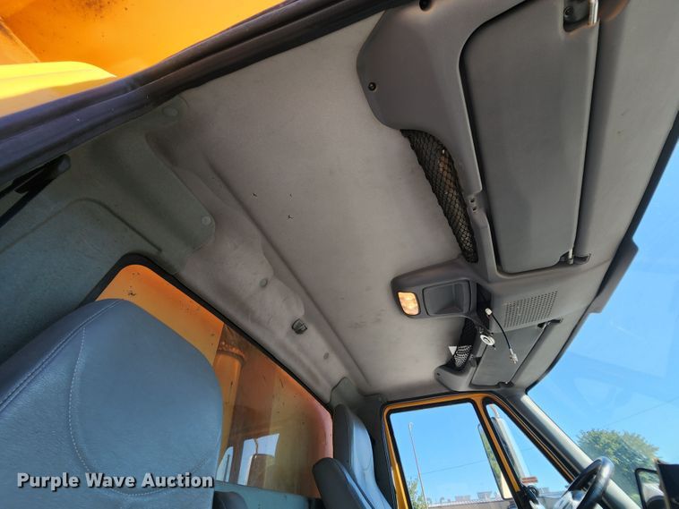 image for item MK9113 2006 International 7500  dump truck