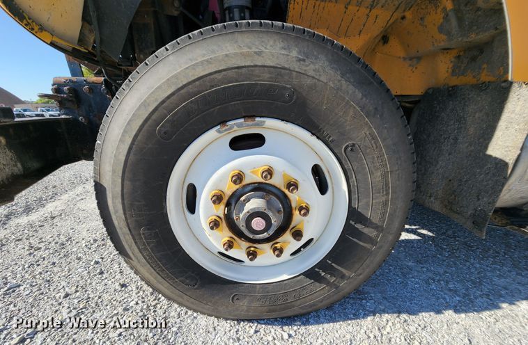 image for item MK9113 2006 International 7500  dump truck