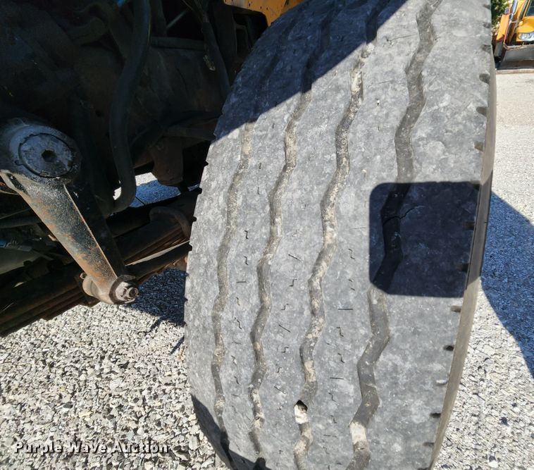 image for item MK9113 2006 International 7500  dump truck