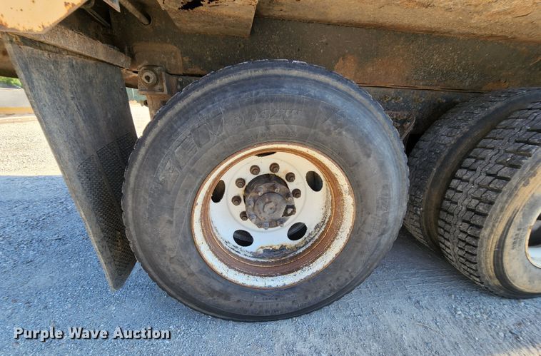 image for item MK9113 2006 International 7500  dump truck