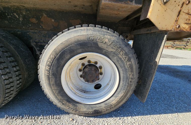 image for item MK9113 2006 International 7500  dump truck