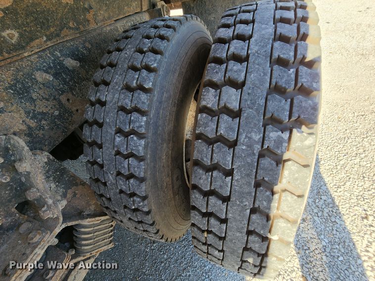 image for item MK9113 2006 International 7500  dump truck