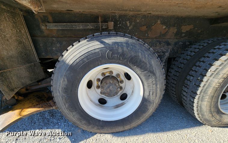 image for item MK9113 2006 International 7500  dump truck