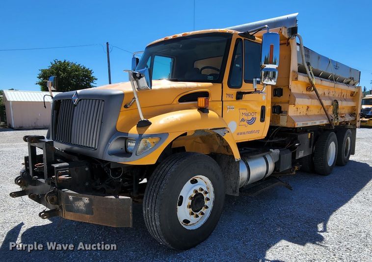 image for item MK9114 2007 International 7400  dump truck