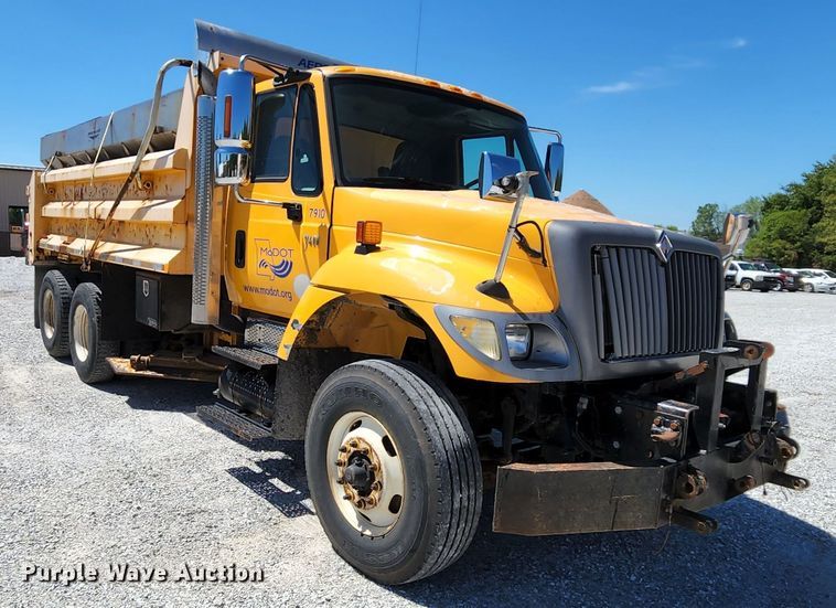 image for item MK9114 2007 International 7400  dump truck