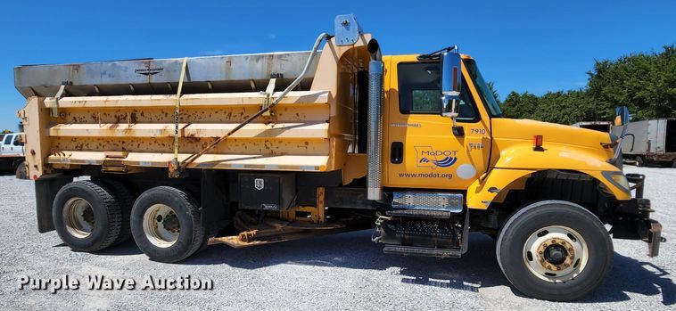 image for item MK9114 2007 International 7400  dump truck