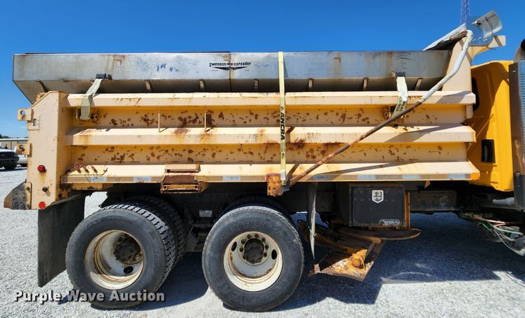 image for item MK9114 2007 International 7400  dump truck