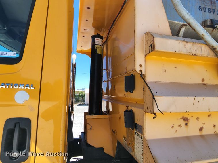 image for item MK9114 2007 International 7400  dump truck