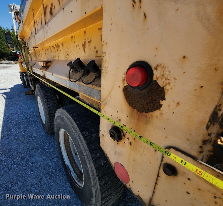 image for item MK9114 2007 International 7400  dump truck