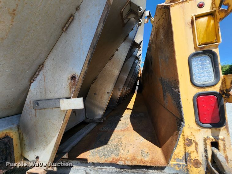 image for item MK9114 2007 International 7400  dump truck