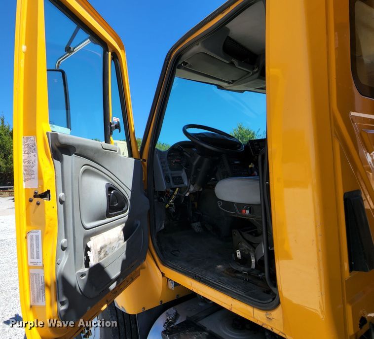 image for item MK9114 2007 International 7400  dump truck