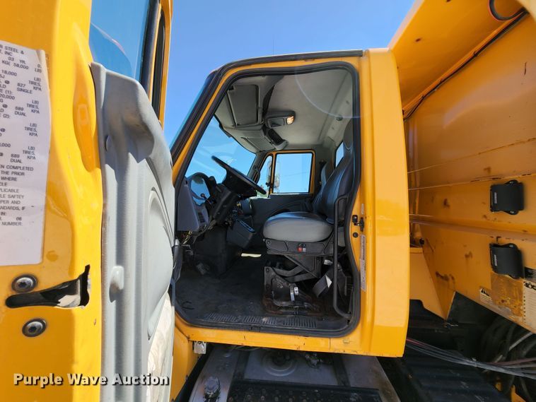 image for item MK9114 2007 International 7400  dump truck