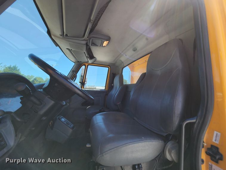 image for item MK9114 2007 International 7400  dump truck