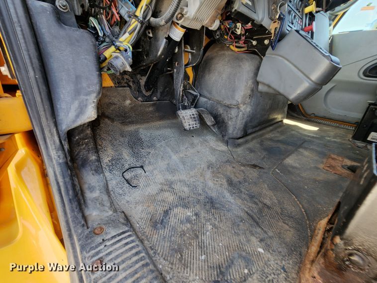 image for item MK9114 2007 International 7400  dump truck