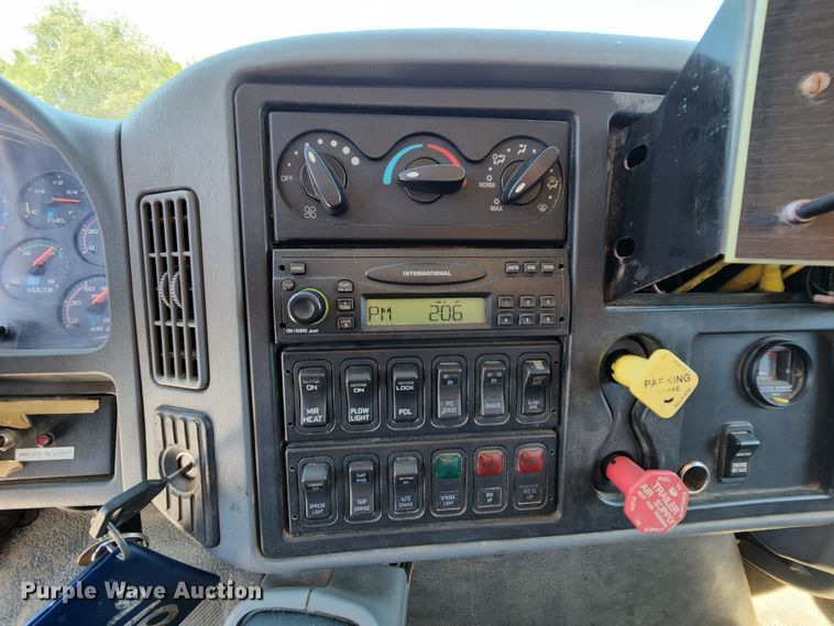 image for item MK9114 2007 International 7400  dump truck