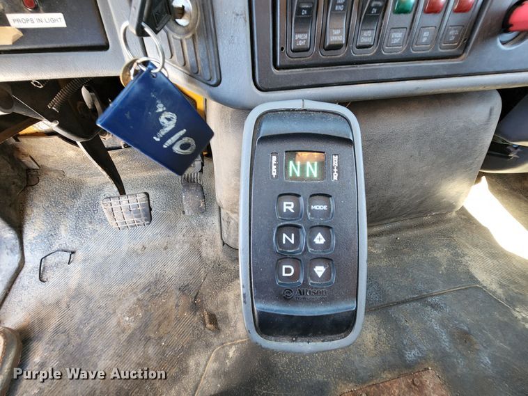 image for item MK9114 2007 International 7400  dump truck