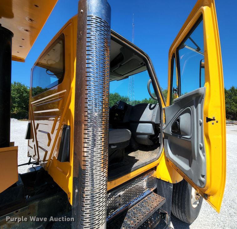 image for item MK9114 2007 International 7400  dump truck