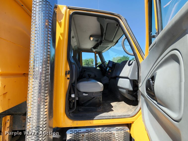 image for item MK9114 2007 International 7400  dump truck