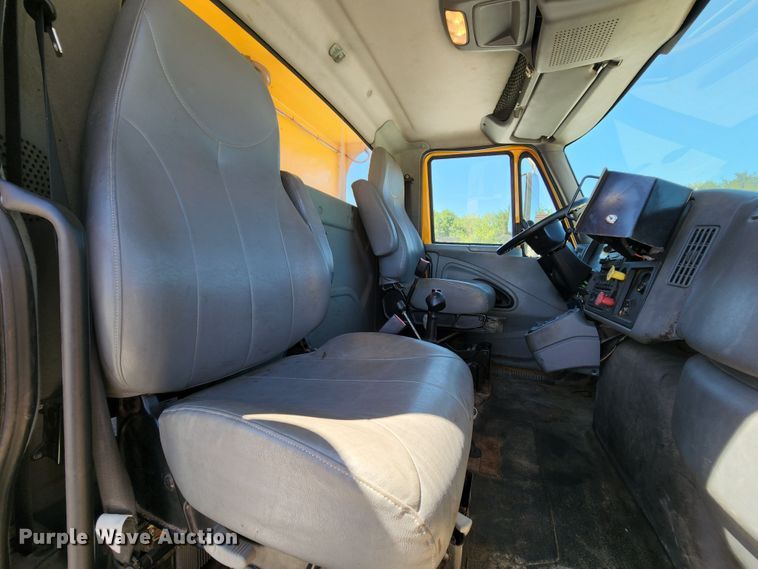 image for item MK9114 2007 International 7400  dump truck